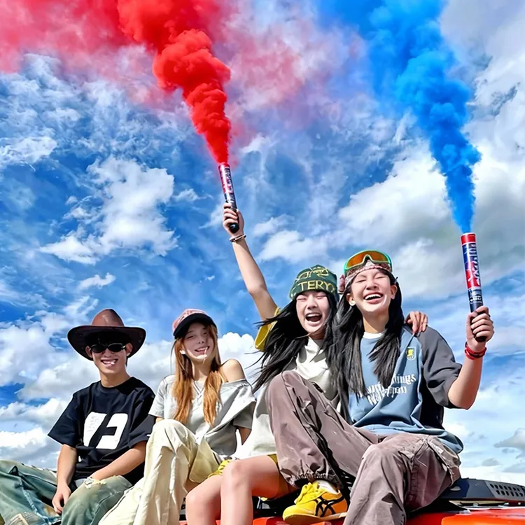 户外徒步登山彩烟色彩雾棒跑彩粉婚庆喜庆春节儿童手持红色造雾棒