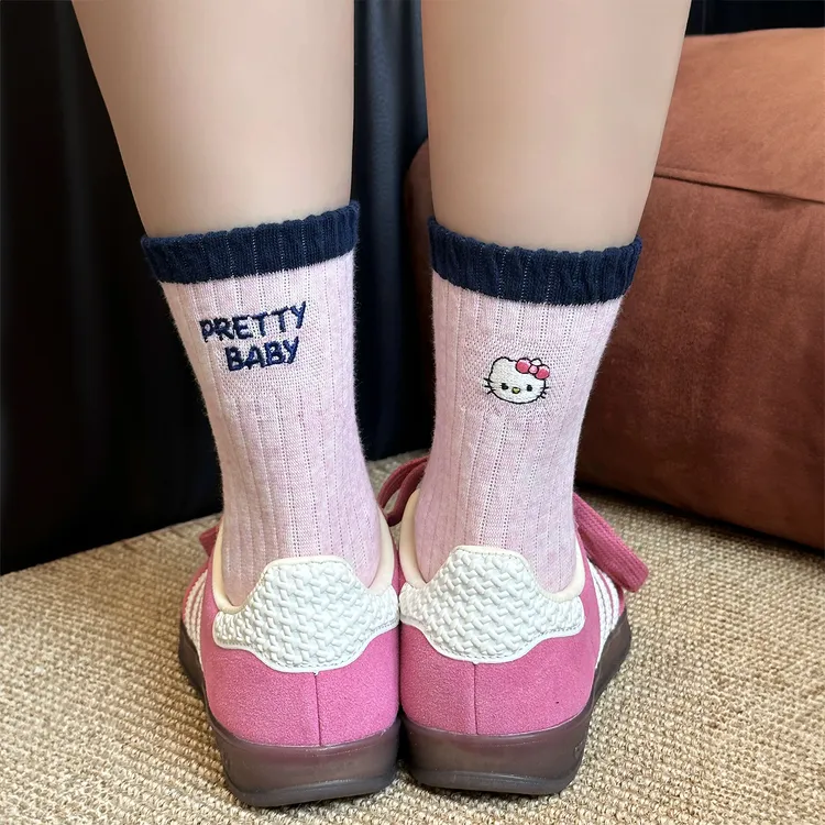 hellokitty袜子可爱配德训鞋的袜子秋冬新款中筒袜女堆堆袜卡通袜