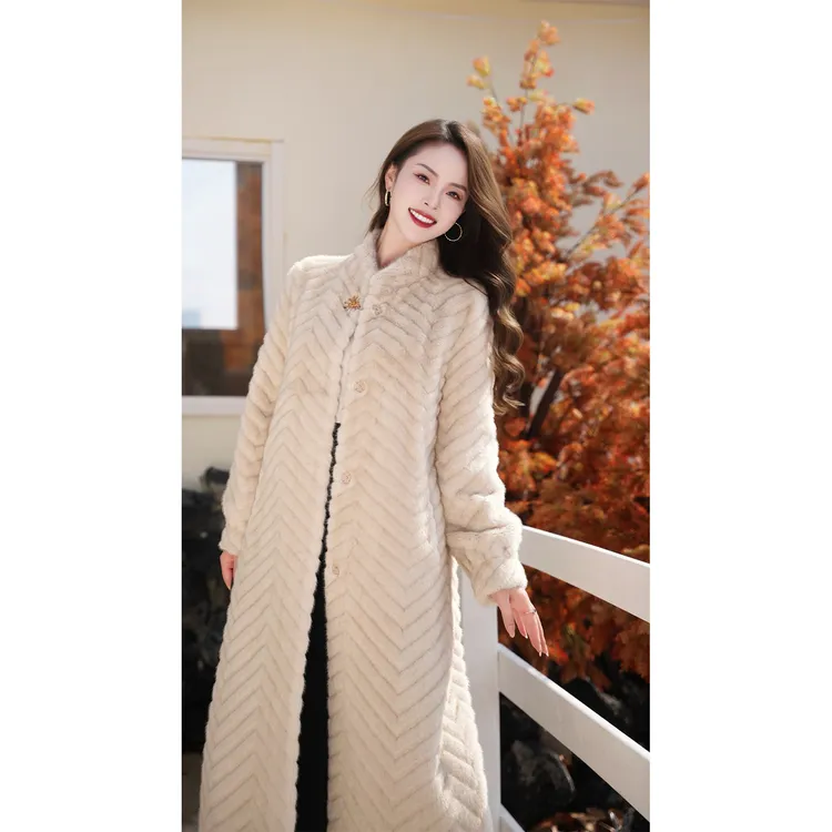 YINER音儿专柜女装2025冬季人字纹环保毛绒保暖外套8C65510016
