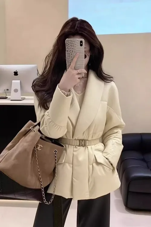 米白色裹身气质羽绒服女2025冬季新款法式高级感加厚保暖收腰外套