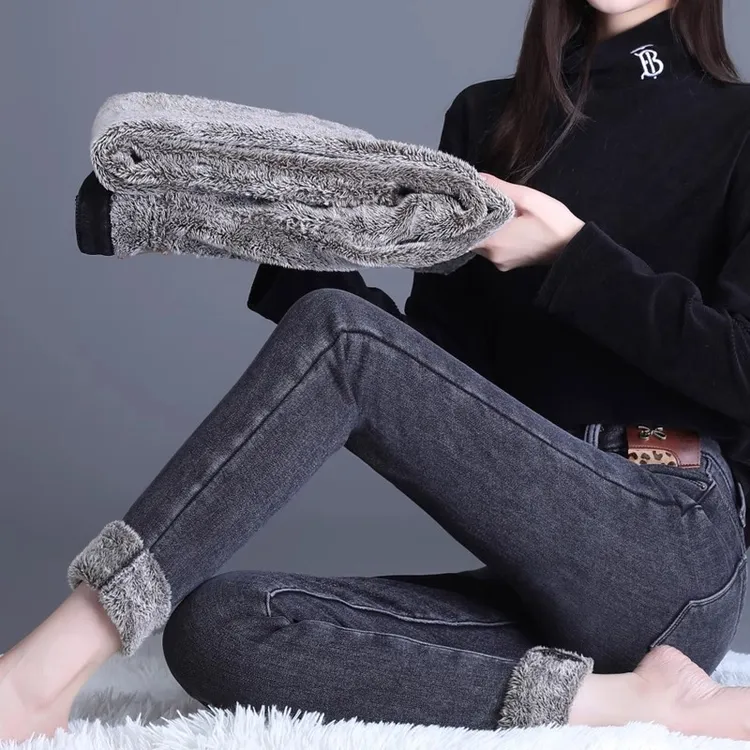 加厚羊羔绒牛仔裤女2025冬季新款高腰加绒保暖烟灰小脚铅笔靴裤子