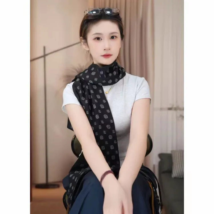 围巾女秋冬季2025新款精致小飘带斜角领巾披肩外搭护颈丝巾围脖