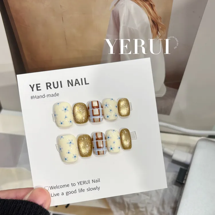 YR【花间】光疗美甲手工短款穿戴甲手绘简约气质高级感猫眼冰透美甲