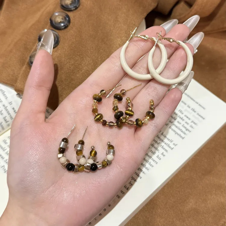 铜合金仿珍珠耳饰 美拉德秋冬新款百搭耳环复古风C形串珠耳饰