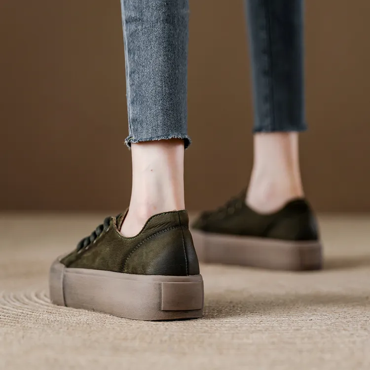 头层牛皮春秋软底休闲鞋女2025新款小众设计女鞋复古丑萌厚底板鞋