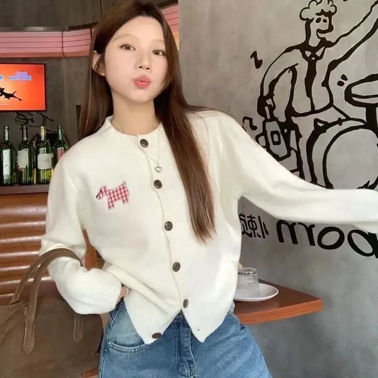 新款圆领长袖针织网红女秋季韩系刺绣小马修身红色圆领羊毛开衫