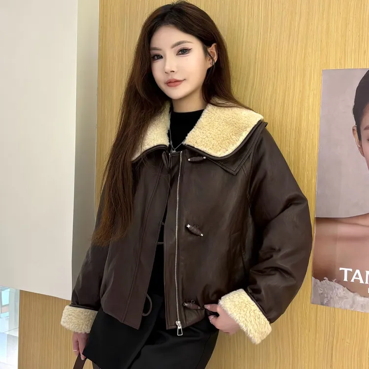 2025秋冬新款时尚设计感简约百搭翻领拼接皮毛短款保暖皮衣外套潮
