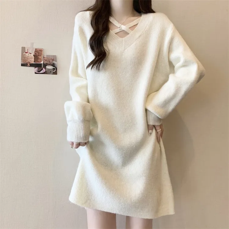 洋气设计感交叉V领针织连衣裙女秋冬微胖大码藏肉显瘦内搭毛衣裙