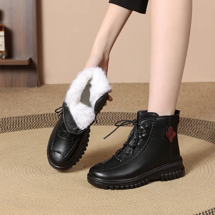 冬季加绒加厚妈妈鞋真皮女冬季软底短靴舒适女靴中老年雪地靴防滑