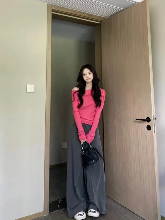 【海棠花未眠】春日新款一字肩玫红色针织上衣灰色休闲西装阔腿裤