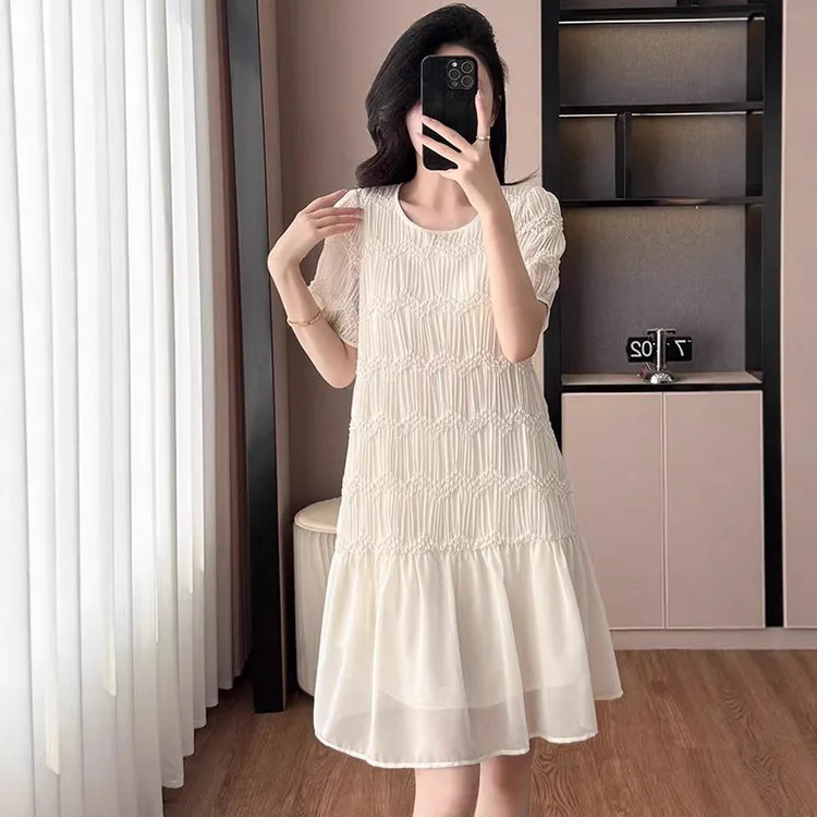 纯欲慵懒风法式高级感时尚肌理感短袖连衣裙女2025款洋气减龄A字