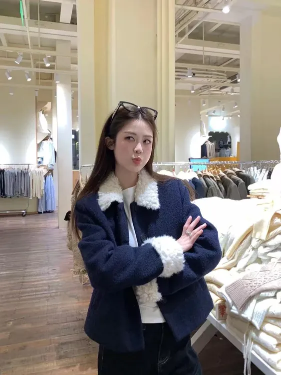 秋冬气质撞色羊羔毛翻领夹棉加厚短款毛呢外套女保暖上衣百搭冬季