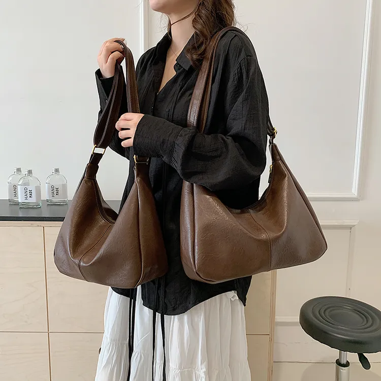 松弛感慵懒风大容量单肩托特包2025秋冬新款韩版简约百搭女包通勤