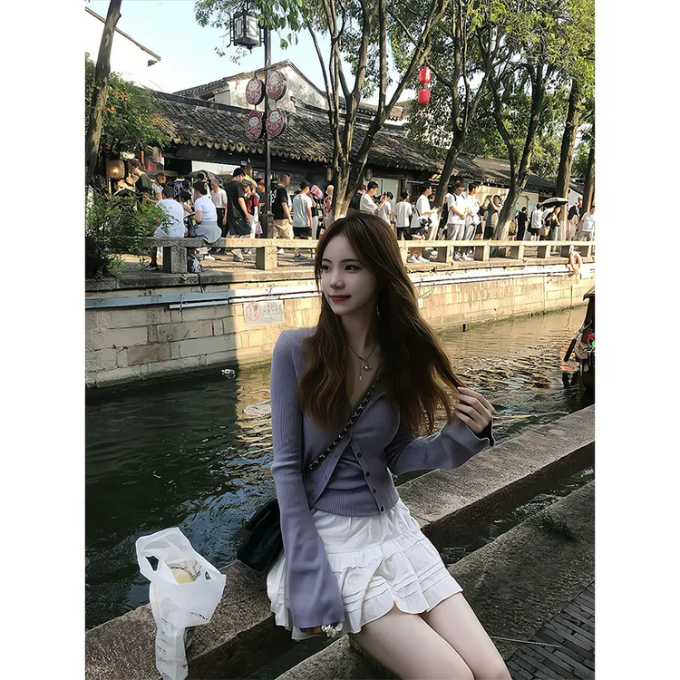 2025年秋季新款紫色设计感针织开衫外套女秋季长袖挂脖背心半身裙