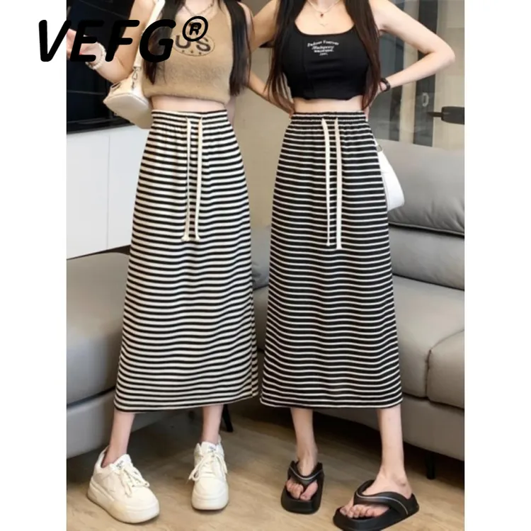VEFG黑白条纹半身裙女秋季新款抽绳松紧腰遮胯显瘦中长开叉a字裙