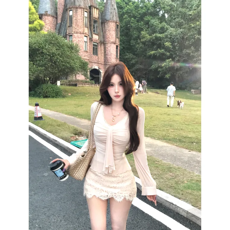 Mejiu蜜九【轻甜云柔】V领温柔气质时尚法式设计感小众两件套