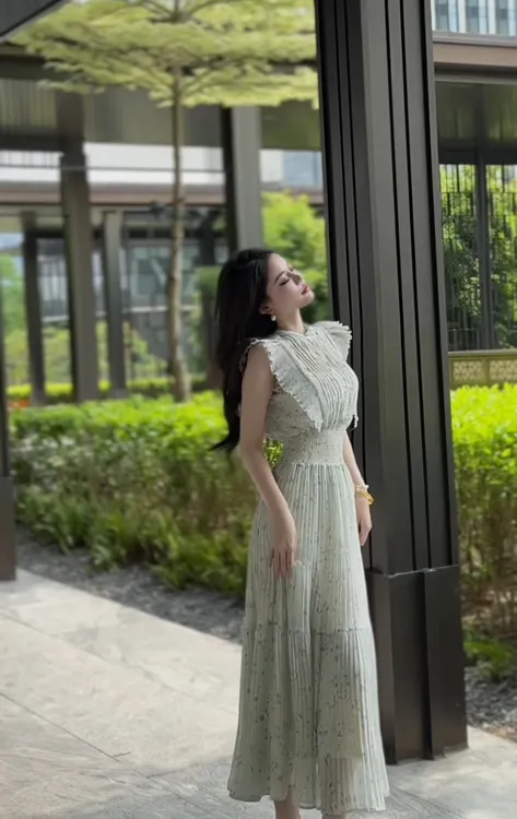 紫琪现货 陈都灵同款小飞袖碎花百褶连衣裙女夏高腰a字裙休闲长裙