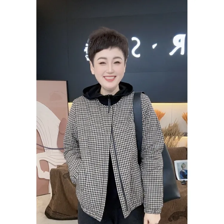 秋冬款修身型时尚舒适气质显瘦百搭短款黑杏格棉服【7390】TT