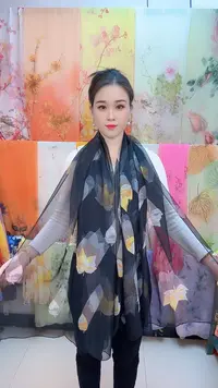 鳄鱼皱黑色小枫叶沙滩巾丝巾130X180