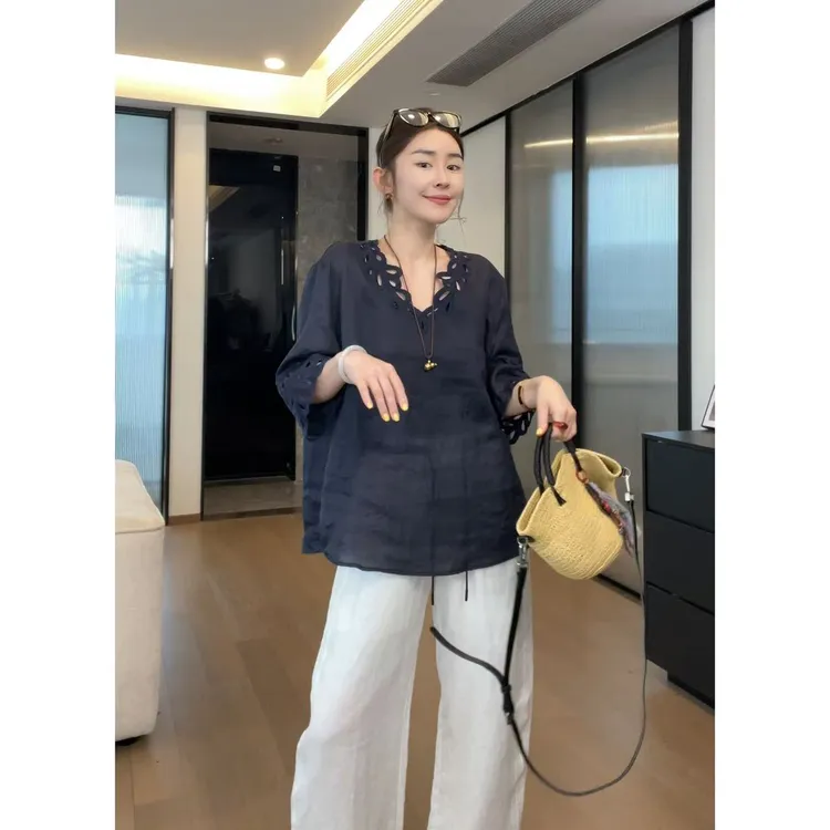 玖了个玖 2025夏款 极简百搭立体镂空花边V领麻料T恤 2506C3109