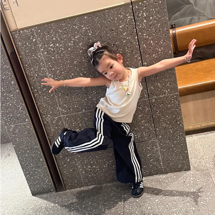 小惜亦女童2025新款韩版儿童春装白色无袖背心条纹裤子休闲套装