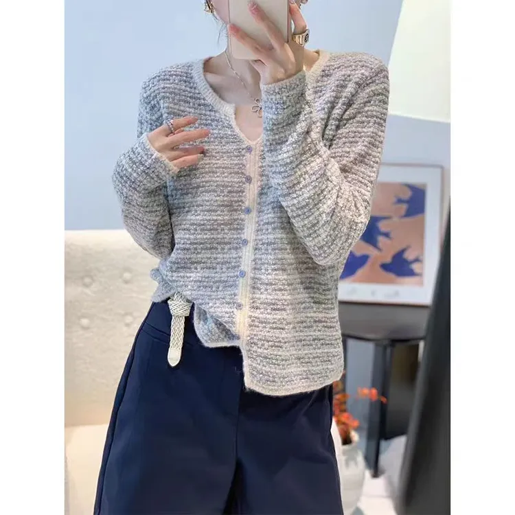 大码秋季新款2025年极简风气质通勤韩系百搭长袖V领针织衫H823