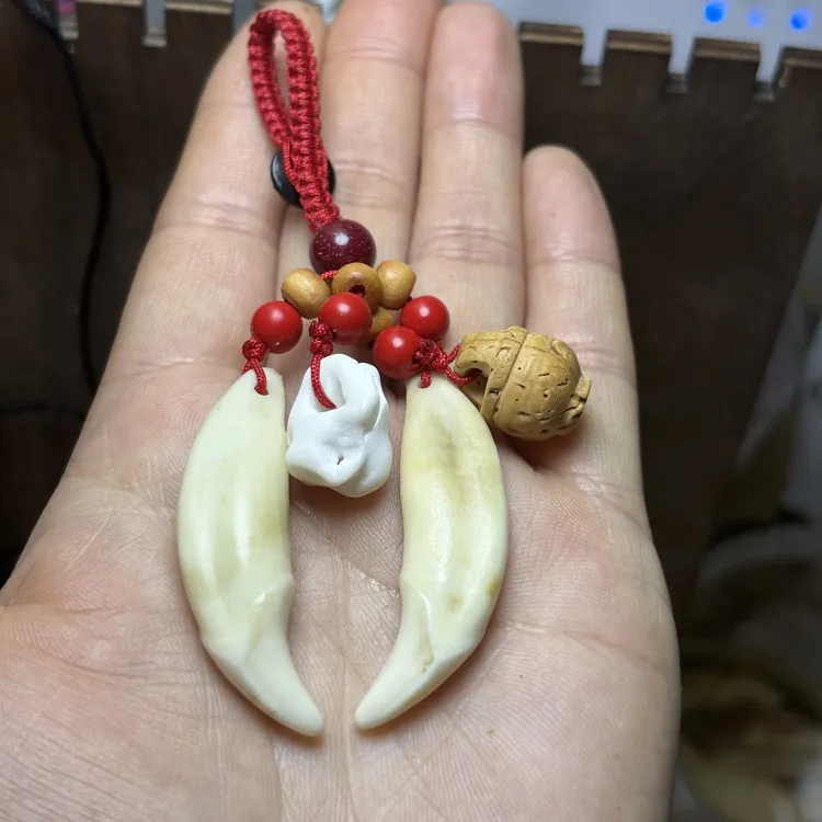【钥匙扣包挂件】黑狗牙桃木猪惊骨包挂件钥匙扣外出一路顺风