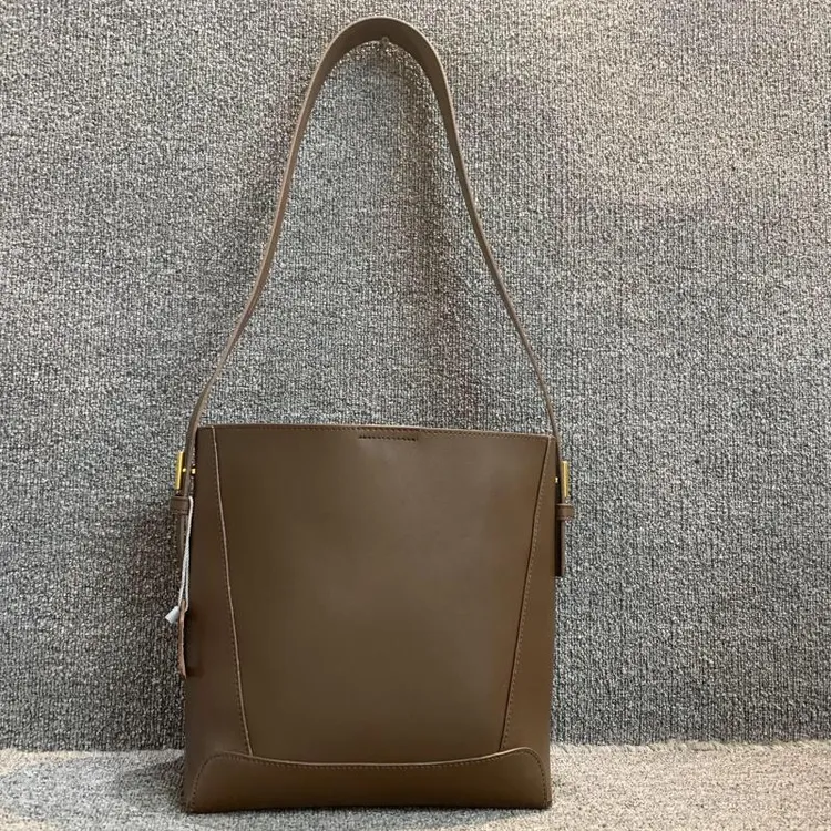 真皮女包韩版百搭时尚复古简约腋下单肩水桶包女包小众设计轻奢