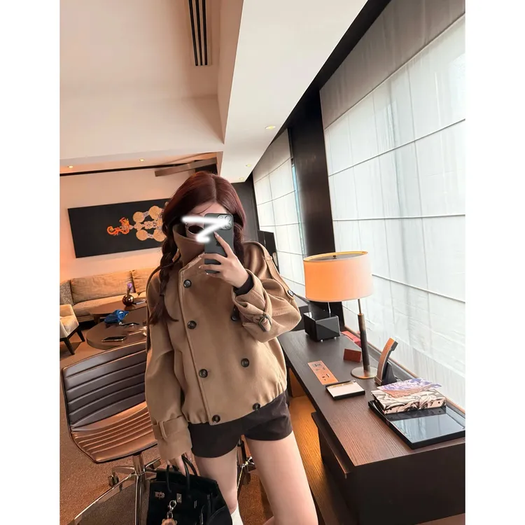 【午后苏黎世】宽松咩咩毛双排扣花苞下摆保暖短款秋冬单面呢外套女