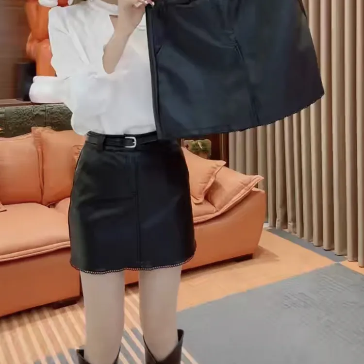 镂空花边拼接PU皮高腰显瘦A字包臀秋季女士半身短裙