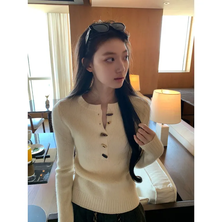 【纽扣信箱】冬季韩系亨利领百搭显瘦修身辣妹气质长袖针织衫毛衣女