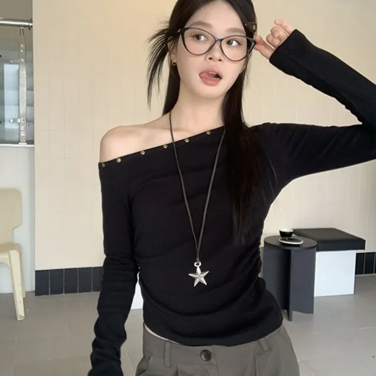 2025秋季新款个性潮流韩版铆钉气质斜肩T桖女修身百搭显瘦上衣ins