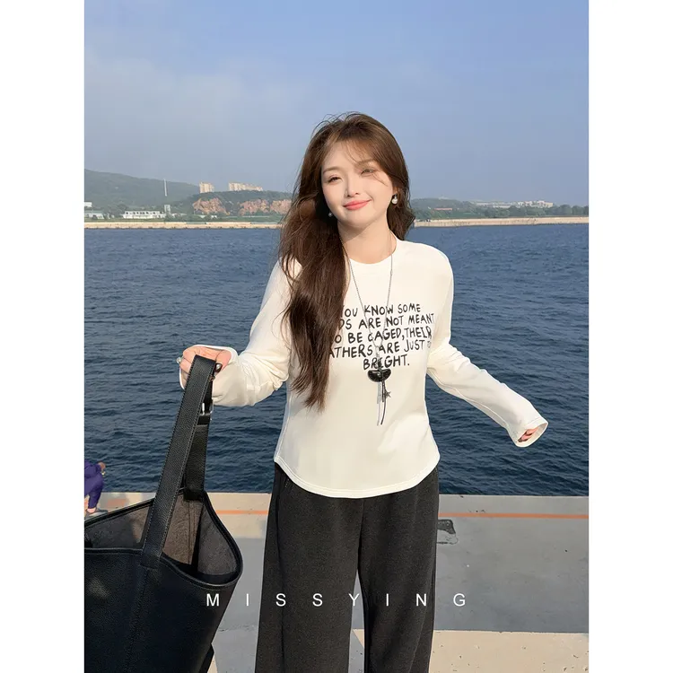 应小姐【日记本】微胖大码显瘦宽松圆领时尚百搭款字母加绒长袖T恤