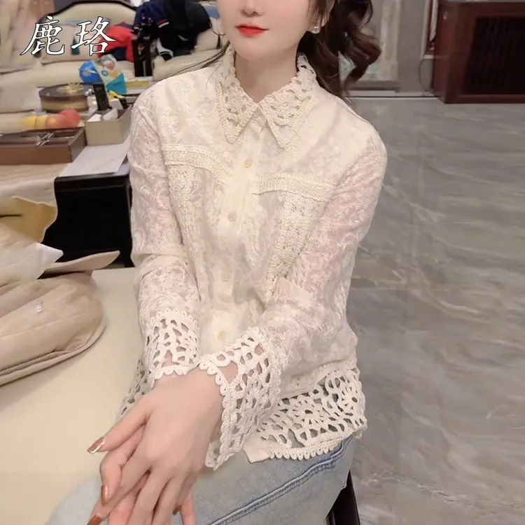 女士衬衫内搭叠穿春秋高级感洋气休闲显瘦蕾丝拼接镂空打底衫上衣