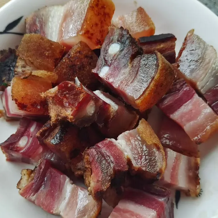 陕南八仙烟熏腊肉传统工艺柏木熏制