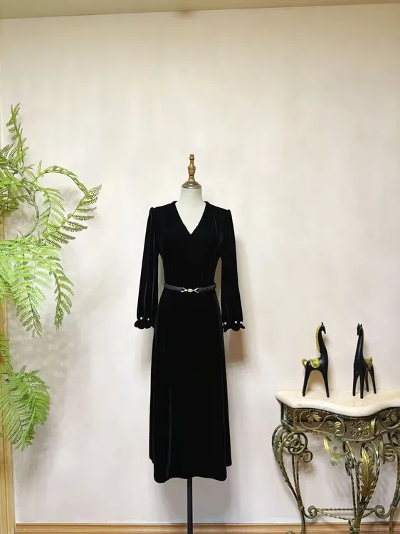 早秋高腰轻熟风V领优雅气质秋冬连衣裙长裙黑色时髦小姨风