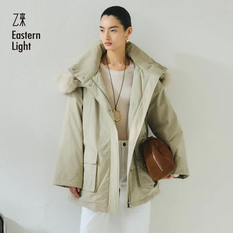 Eastern Light/乙来【白鸭绒】冬季保暖时尚休闲狐狸毛领连帽羽绒服