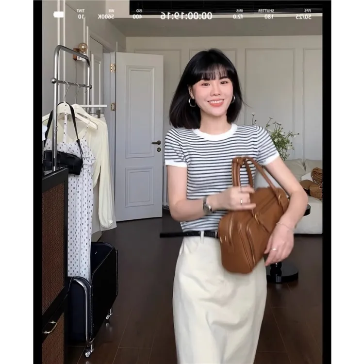 黑白条纹圆领短袖针织t恤女2025新款夏季小众设计感镂空修身上衣