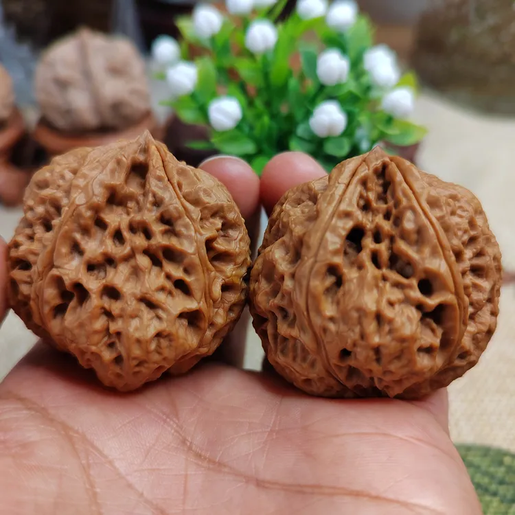 云南野生铁核桃佛肚：尺寸：肚39，高38，重54克，精品配对
