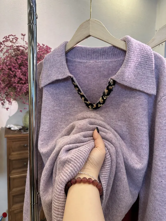 （832）大码女装紫色复古时尚翻领高级感针织衫秋冬穿搭新款毛衣女