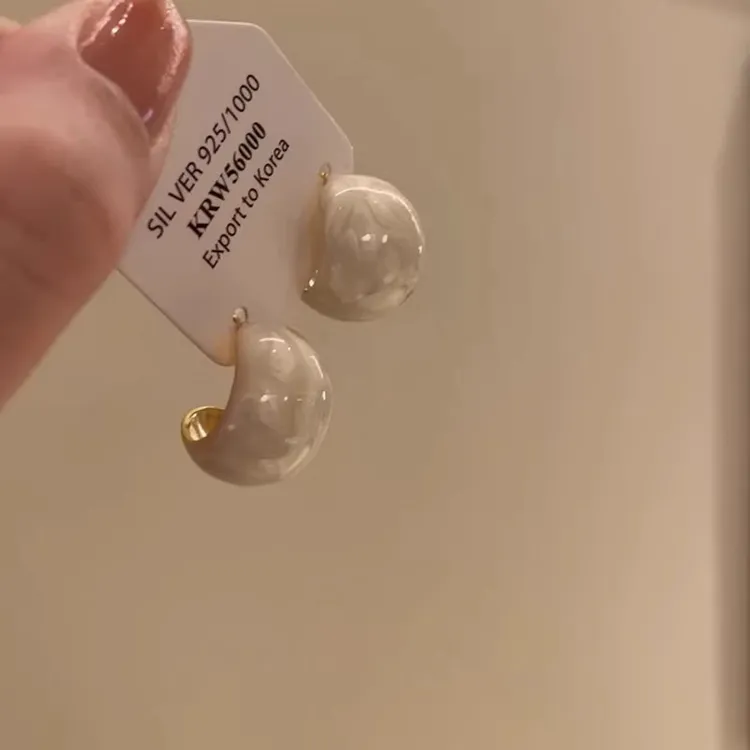 铜合金耳饰 温柔气质奶油白豆豆耳环女小众轻奢高级感耳钉耳饰潮