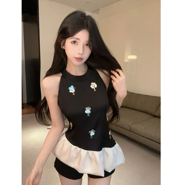 法式气质立体花朵撞色荷叶边无袖背心女时尚收腰上衣百搭黑色短裤