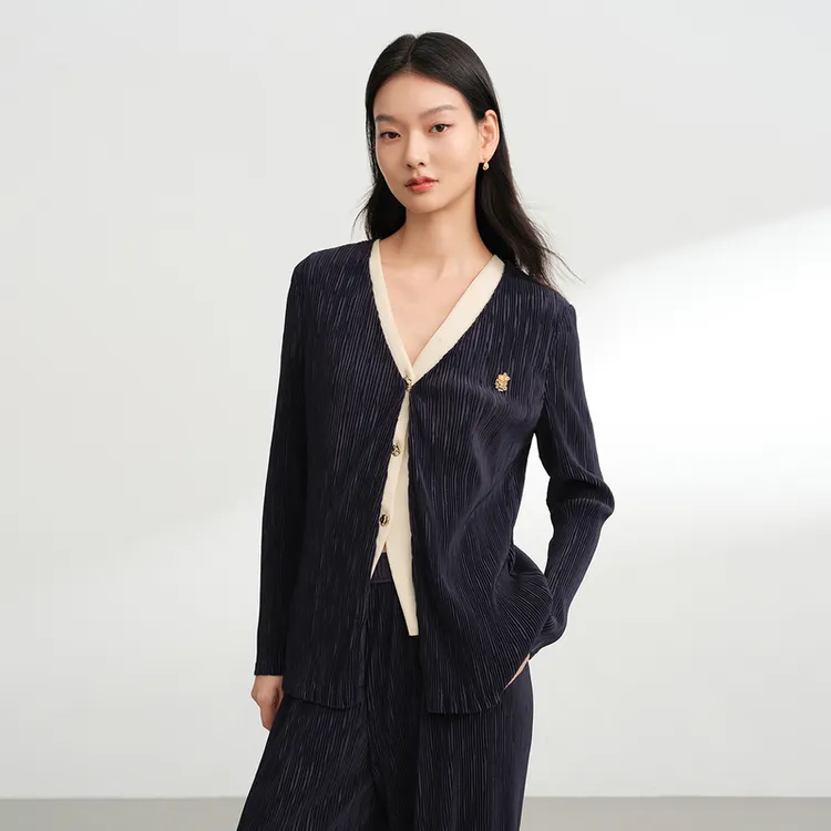 EP雅莹2025夏季新款女装 简约V领压褶肌理感宽松显瘦外套1205A