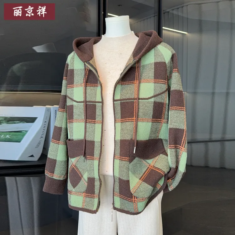 2025新款洋气中年妈妈秋装外套中老年女装连帽毛呢针织开衫
