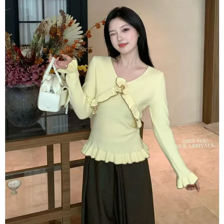 甜美风木耳边撞色V领针织衫秋冬新款法式修身显瘦内搭长袖毛衣潮