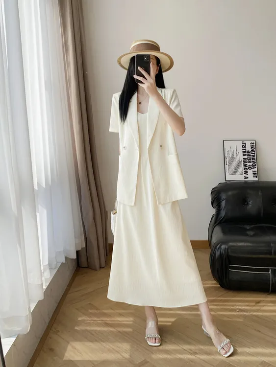 大码女装时尚薄款西装吊带裙套装女夏季新款微胖mm短袖西服两件套