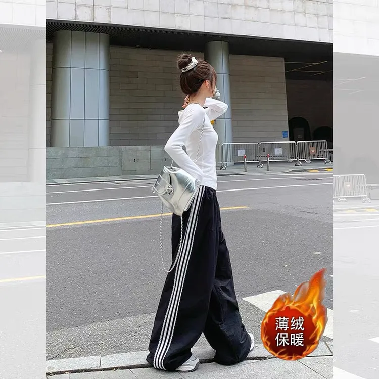 减龄辣妹U领纽扣正肩T恤女内搭打底衫秋冬薄绒小众轻熟风长袖上衣