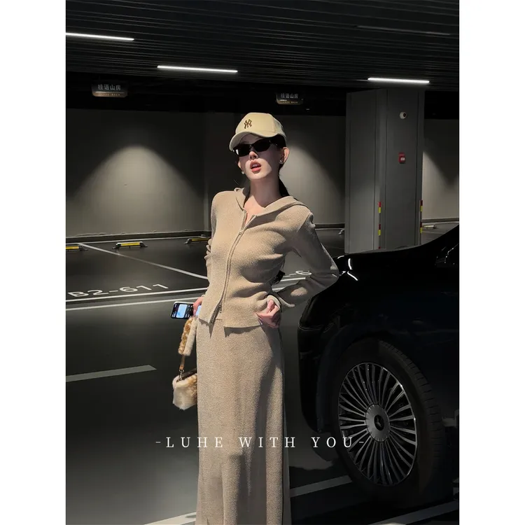 LUHE【长岛初雪】hehe私服~软糯显瘦连帽针织衫+针织半裙