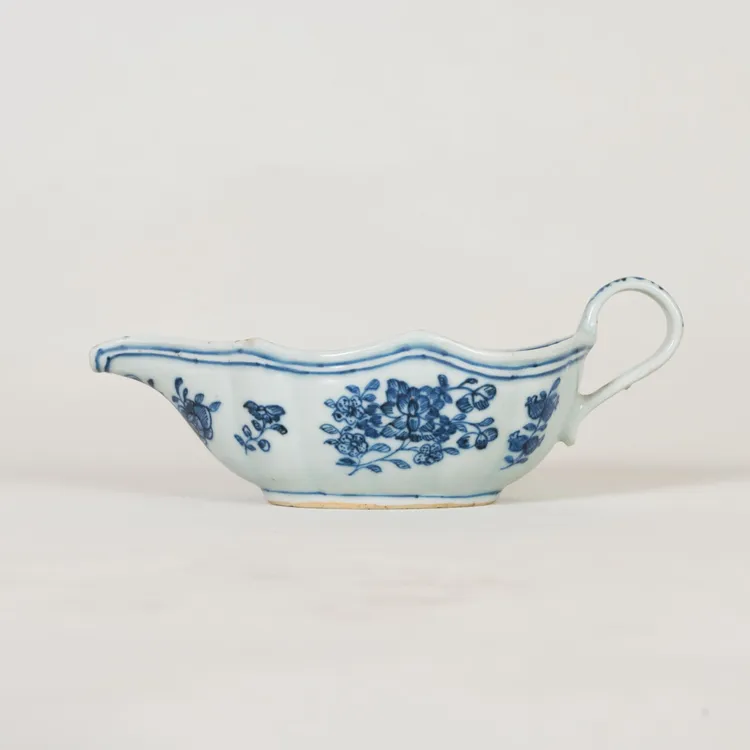 Lot  3    清  青花花卉花浇(10.30瓷杂拍卖)