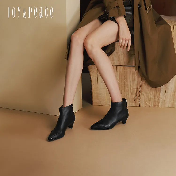 真美诗初雪2025年冬季新款低调雅致纯色羊皮革时装女靴S345PDD5